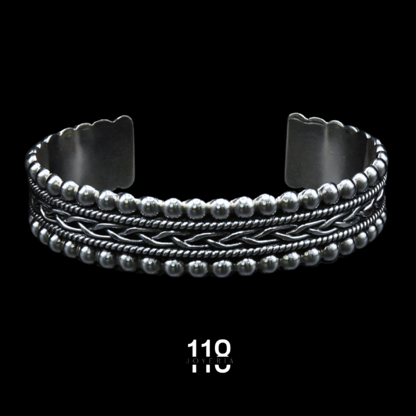 BRAZALETE DE TRENZA CON CASQUILLAS