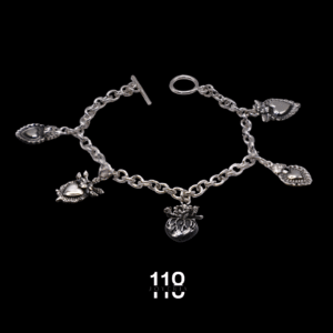 PULSERA CON DIJES DE CORAZÓN COLGANDO