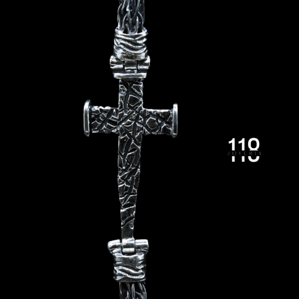 PULSERA TEJIDA CON CRUZ